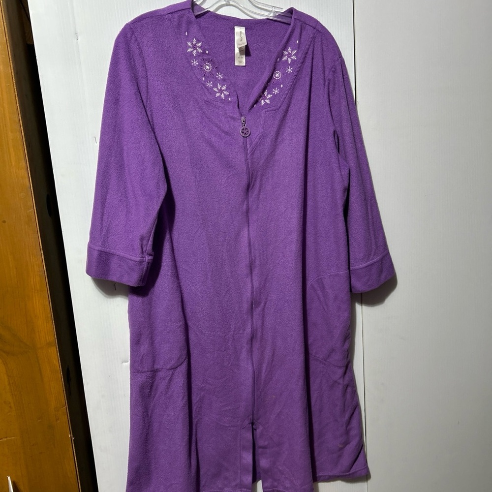 White Stag Robe Purple Embroidered Zip Front Large (12-14) Pockets